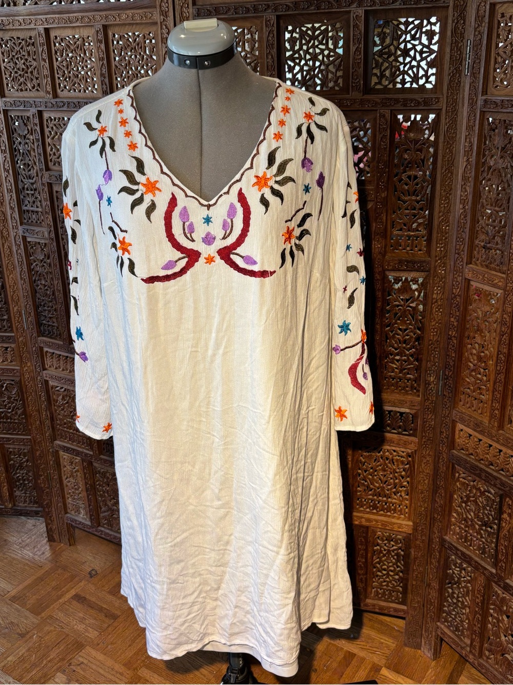 Embroidered White Cotton Tunic Dress with Multicolor Floral Detail